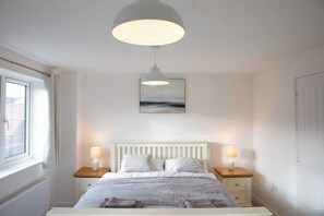 4 bedrooms, iron/ironing board, free WiFi