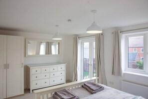 4 bedrooms, iron/ironing board, free WiFi