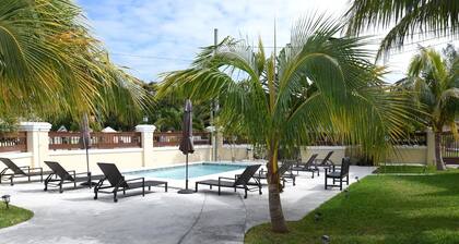 Charming 2-bedroom apartment with WiFi, AC in lovely Nassau