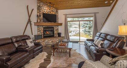 New! Private hot tub, grill, near Town Center and Big Sky Resort