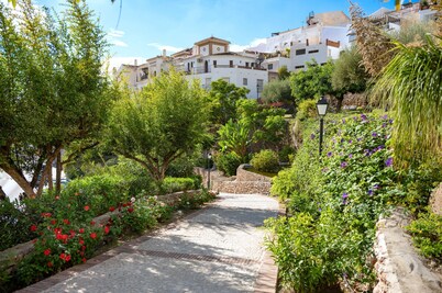 La Era - Sun-Drenched Andalusian Villa: Your Perfect Frigiliana Getaway