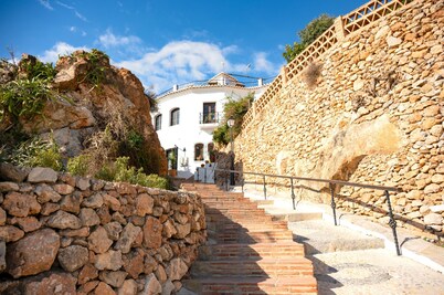 La Era - Sun-Drenched Andalusian Villa: Your Perfect Frigiliana Getaway