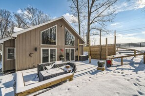 Terrace/patio -  Peaceful Wooded River Retreat to relax, recharge and to make memories.  (Delaware)