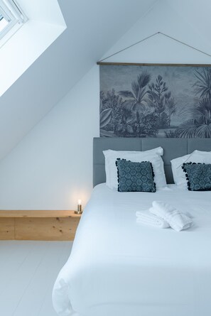 4 bedrooms, iron/ironing board, free WiFi, bed sheets