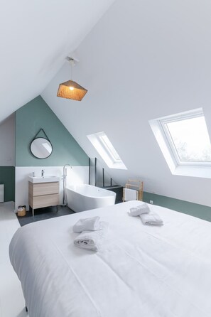 4 bedrooms, iron/ironing board, free WiFi, bed sheets - Ty Laouen - Charming Breton house in a quiet locat (Plougonvelin)