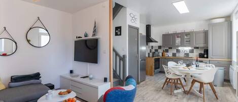 Télévision, cheminée