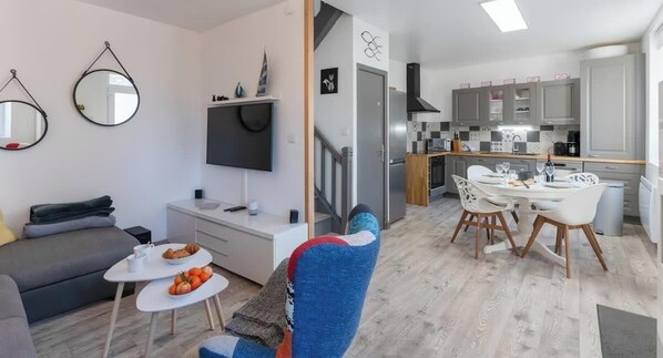 Téléviseur, foyer, bureau