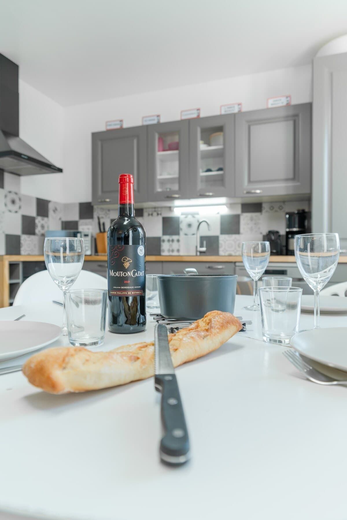 Køleskab, mikrobølgeovn, ovn, kogeplade