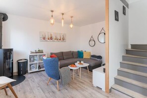 TV, fireplace, offices