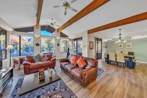 Smart TV, chimenea y impresora