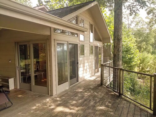 Lotus View Retreat in Yogaville, Chalet with WiFi and AC