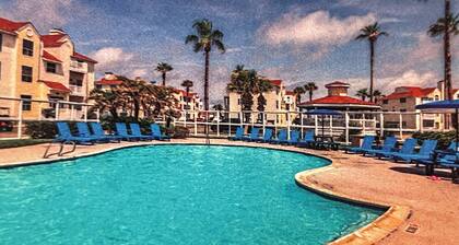 Cozy 2-bedroom condo in serene Corpus Christi with WiFi and AC