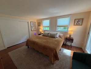 3 habitaciones, tabla de planchar con plancha y cuna de viaje 