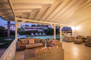 Terrace/patio - Villa Sonrisa, Vista Royal, Villa with private pool, walking distance to Jan Thiel Beach (Jan Thiel)