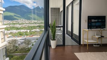 Apartemen Bisnis, 2 kamar tidur, balkon, pemandangan gunung | Balkon