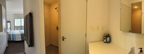 Shower, hair dryer, towels, soap - Panoramic Lofts La Silla (Monterrey)