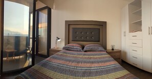 Individually decorated, individually furnished, laptop workspace - Panoramic Lofts La Silla (Monterrey)