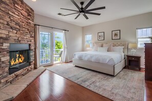 4 bedrooms, desk, iron/ironing board, free WiFi