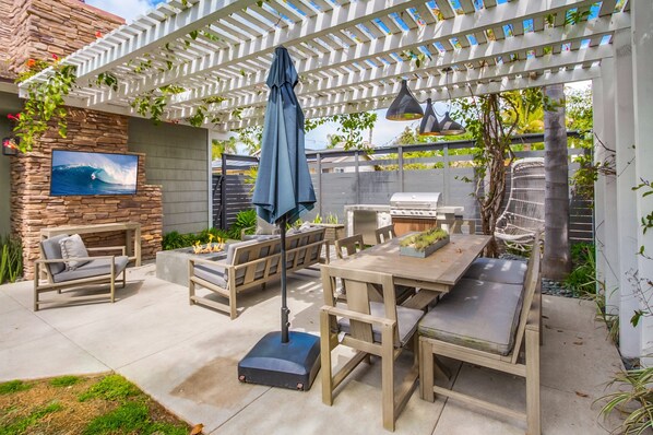 Outdoor dining