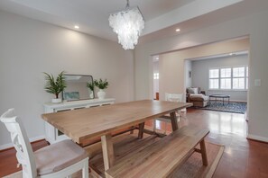 Dining - Outdoor Living Area * A/C * Custom Built Home (Encinitas)