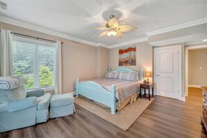 6 soverom, strykejern/-brett, wi-fi (inkludert) og sengetøy