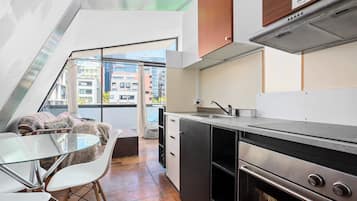 Junior Apartment, 1 Bedroom, Kitchen, City View | Private kitchen | Fridge, microwave, oven, stovetop