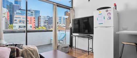 Junior Apartment, 1 Bedroom, Kitchen, City View | 1 bedroom, desk, free WiFi, bed sheets