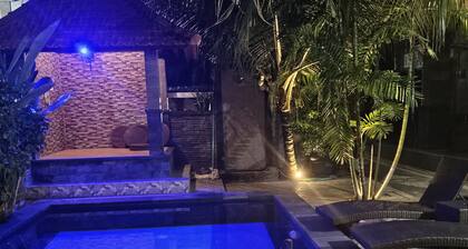 Charming bedroom with WiFi and AC in Bali