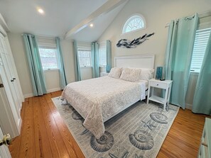 3 bedrooms, desk, iron/ironing board, travel crib