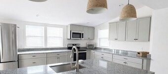 Waterfront! Pet friendly! Near beaches, near Newburyport & commuter rail