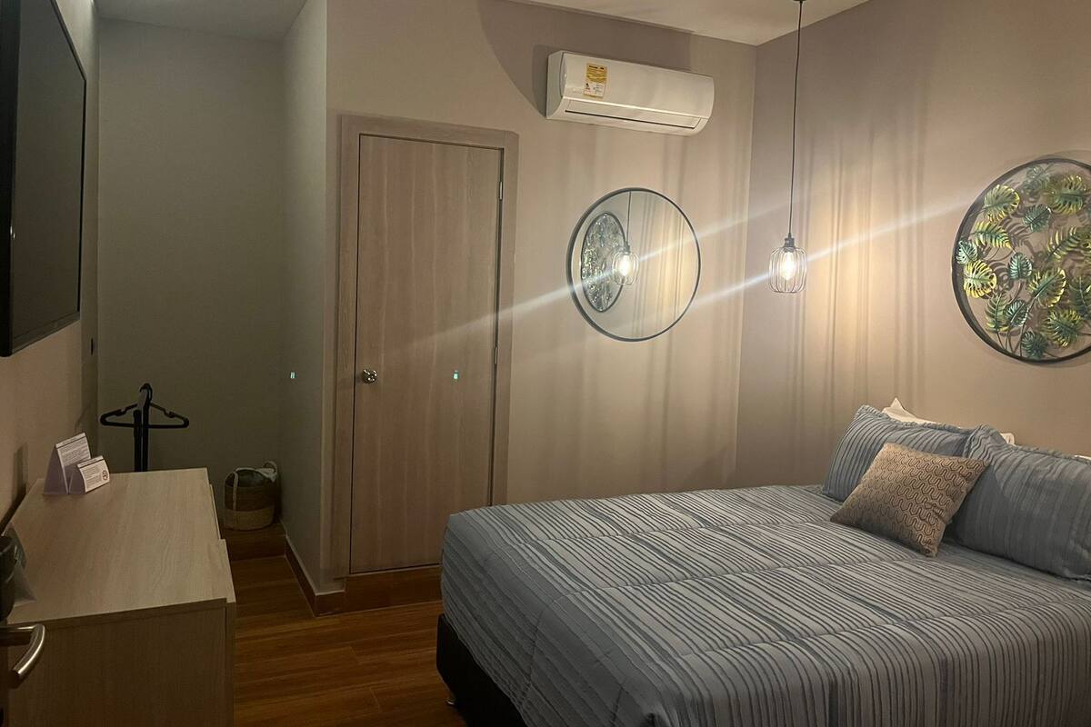Standard Suite | Iron/ironing board (on request), free WiFi