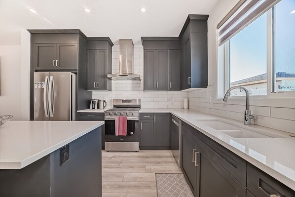 Micro-ondas, fogão, cooktop, lava-louças