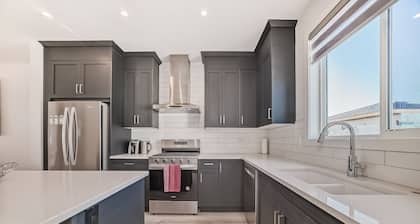 A Family Relaxing Vacation House, 3 bedrooms2.5 bathrooms for up to 8 people