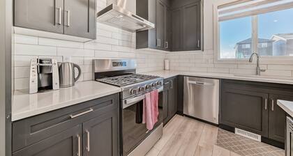 A Family Relaxing Vacation House, 3 bedrooms2.5 bathrooms for up to 8 people