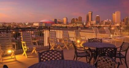 Charming hotel suite with fitness room, WiFi in lovely New Orleans