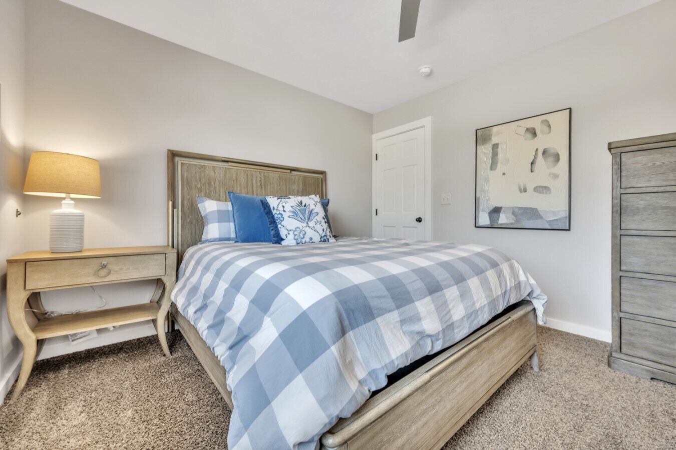 3 室のベッドルーム、デスク、アイロン / アイロン台、旅行用ベビーベッド