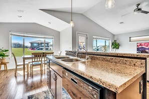 Fridge, microwave, oven, stovetop - The Barefoot Lodge at Bridges Bay Resort (Arnolds Park)