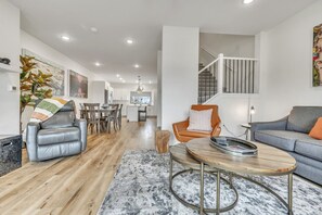 Smart TV, fireplace, offices