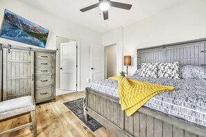 3 bedrooms, iron/ironing board, free WiFi, bed sheets