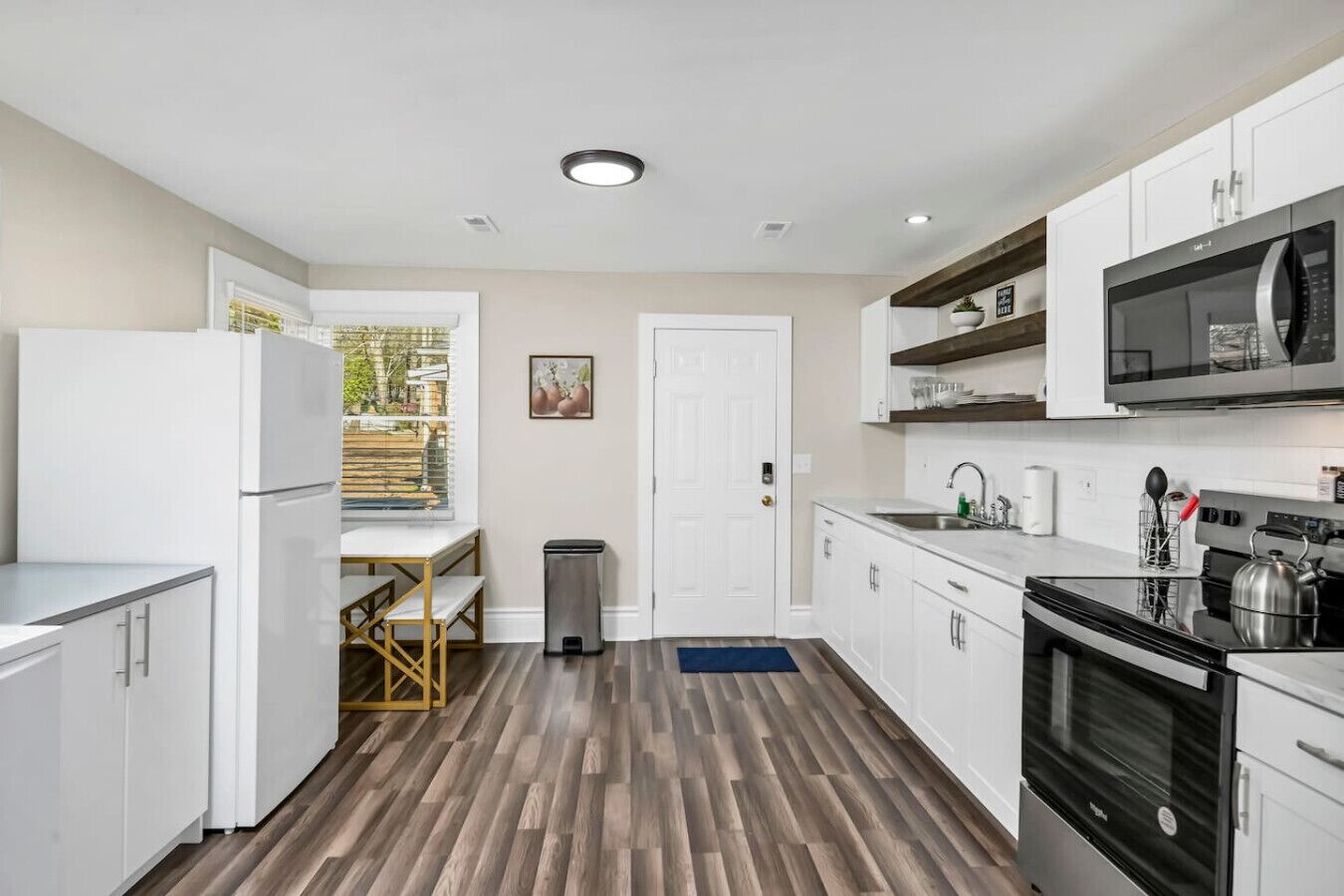 Refrigerador, microondas, horno y parrilla de estufa 