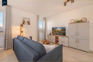 Unclassified image, 5 of 32, button