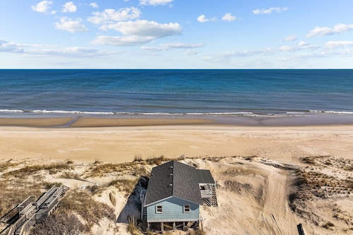 5817- Bunch of Fun, Pet-Friendly Oceanfront Retreat in Nags Head