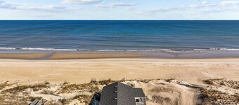 5817- Bunch of Fun, Pet-Friendly Oceanfront Retreat in Nags Head