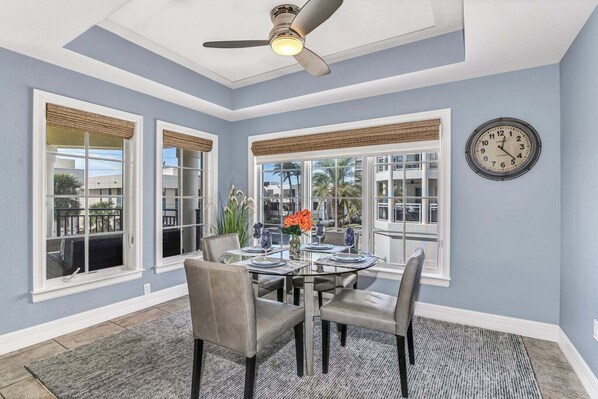 Dining - An Upscale Villa in the heart of Siesta Key on Beach Road (Sarasota)