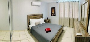 4 bedrooms, iron/ironing board, WiFi, bed sheets