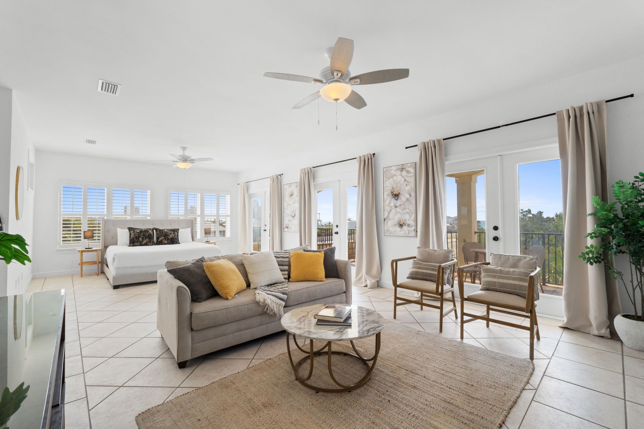 TV connectée, cheminée, baby-foot, médiathèque