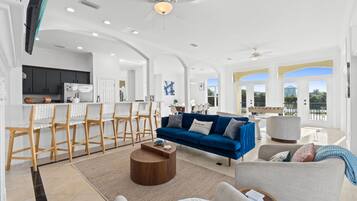 TV connectée, cheminée, baby-foot, médiathèque