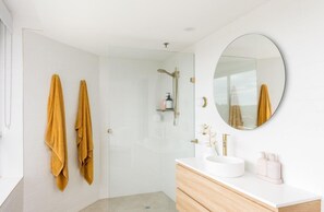 Luxury-Apartment, Balkon, Meerblick | Badezimmer