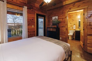 4 chambres, bureau, fer et planche à repasser, lit parapluie