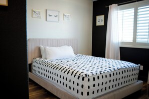 4 habitaciones, tabla de planchar con plancha, wifi y ropa de cama 